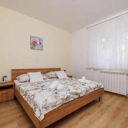 Ljubica Appartamento Kampor