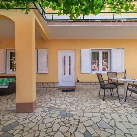 Ljubica Appartamento Kampor